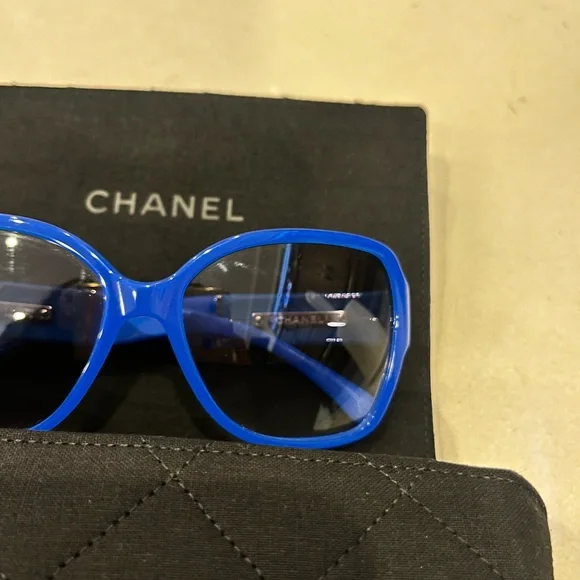 Chanel Blue Oversize Sunglasses 1342/9s - Picture 7 of 7
